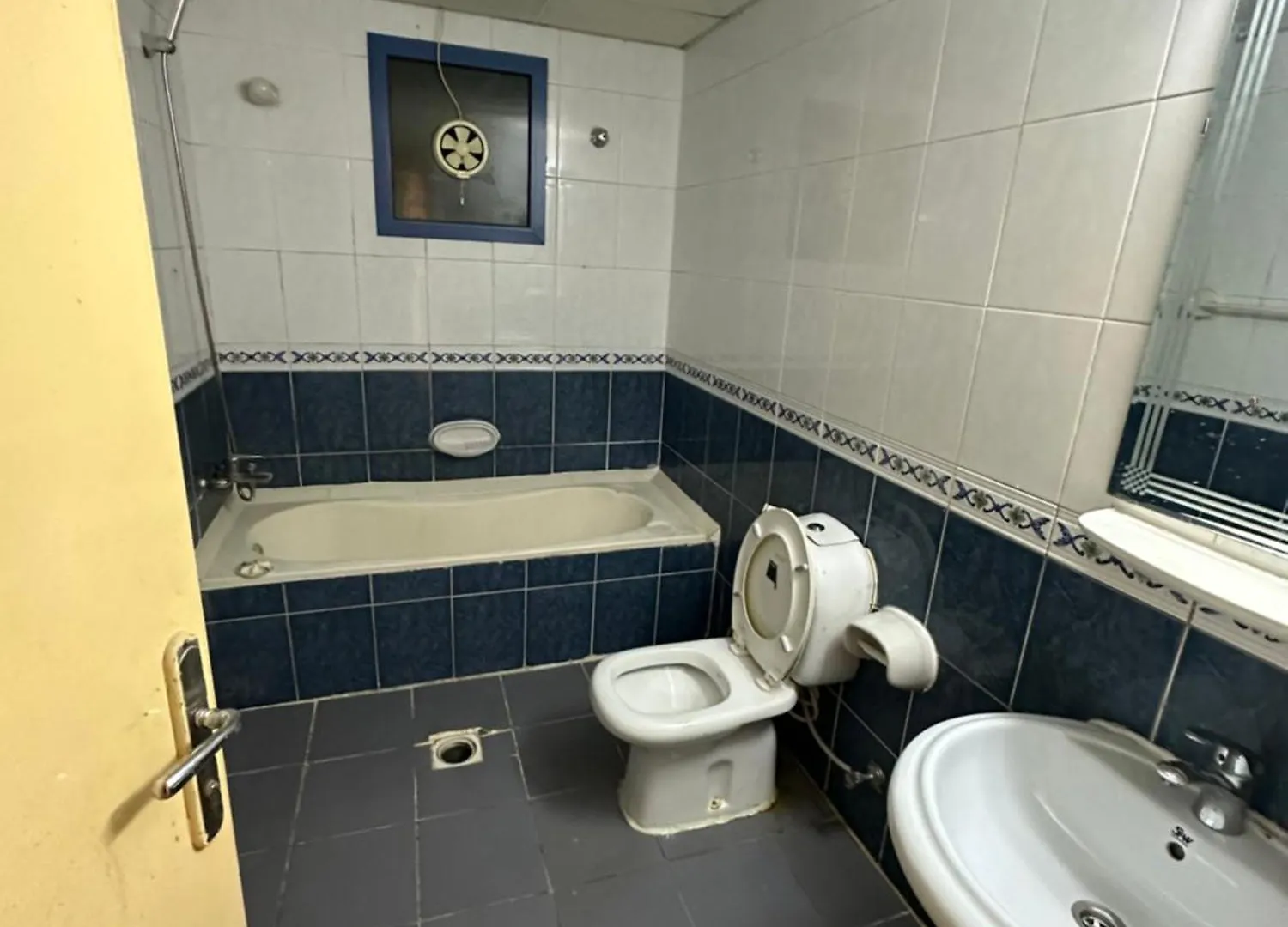 2Bhk Fully Furnished Apartment - Charjah